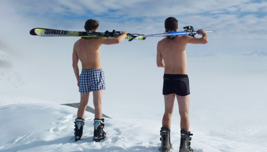Skifahrer im Gebirge