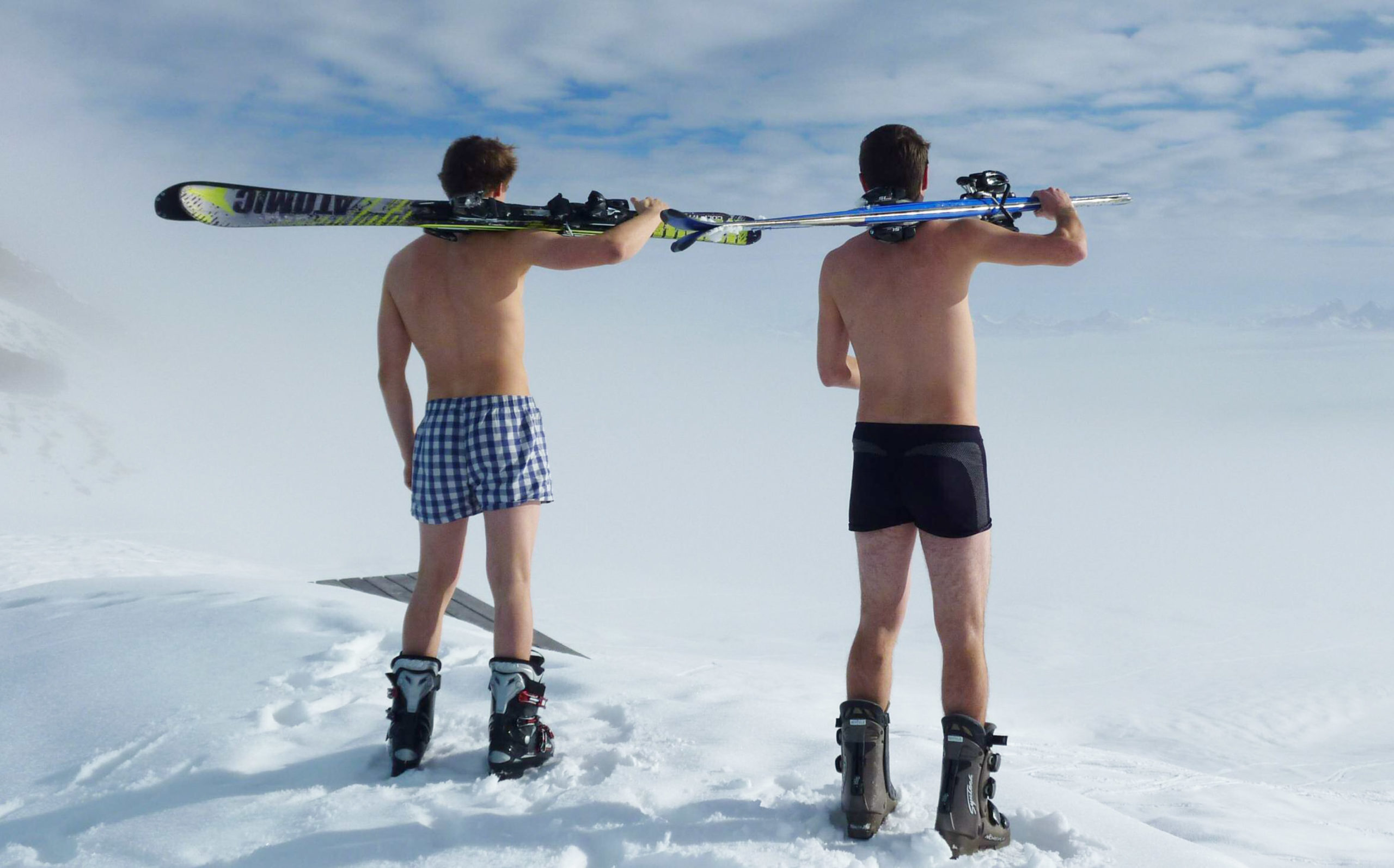 Opener2 Skifahrer im Gebirge