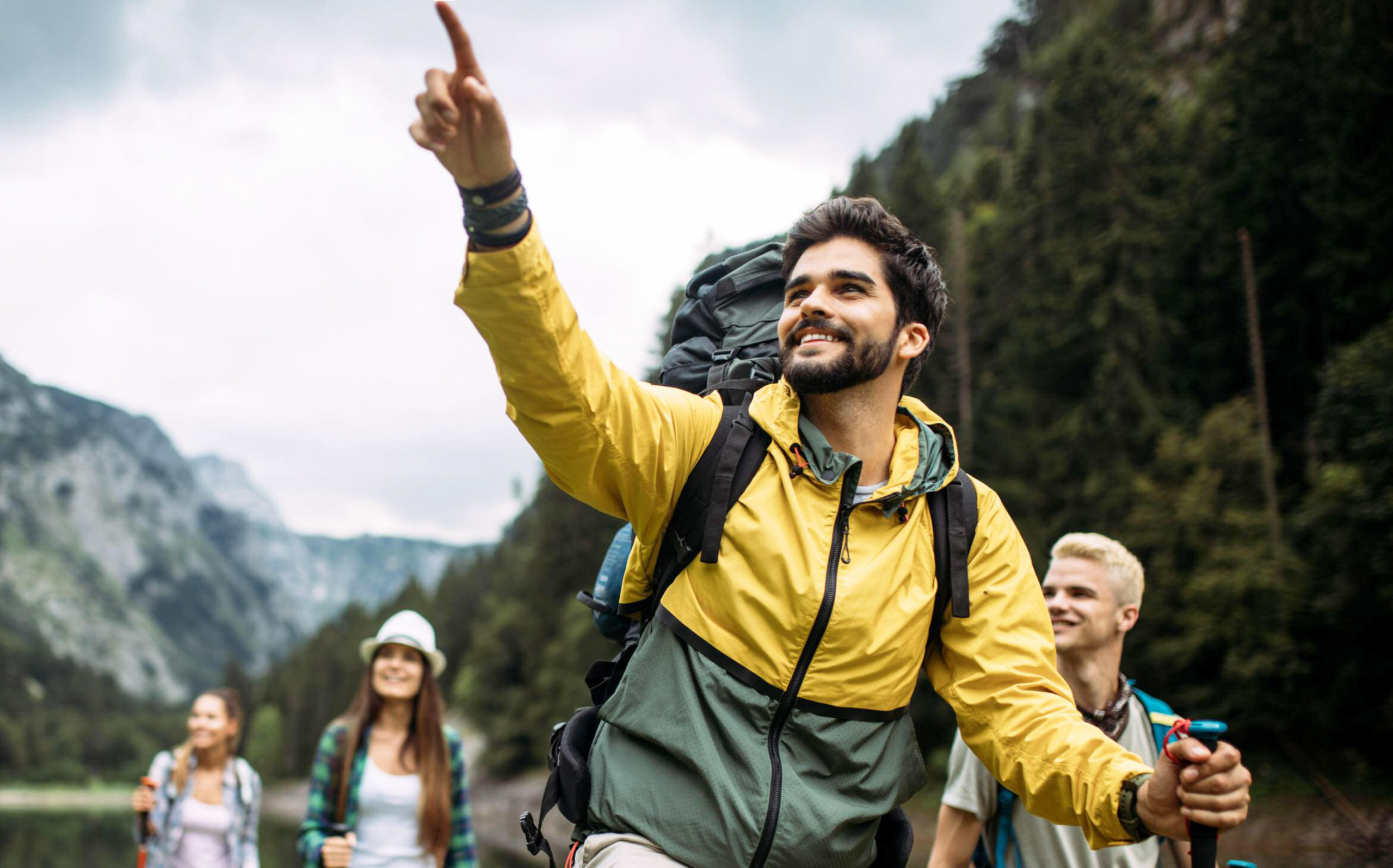 Wandergruppe im Gebirge